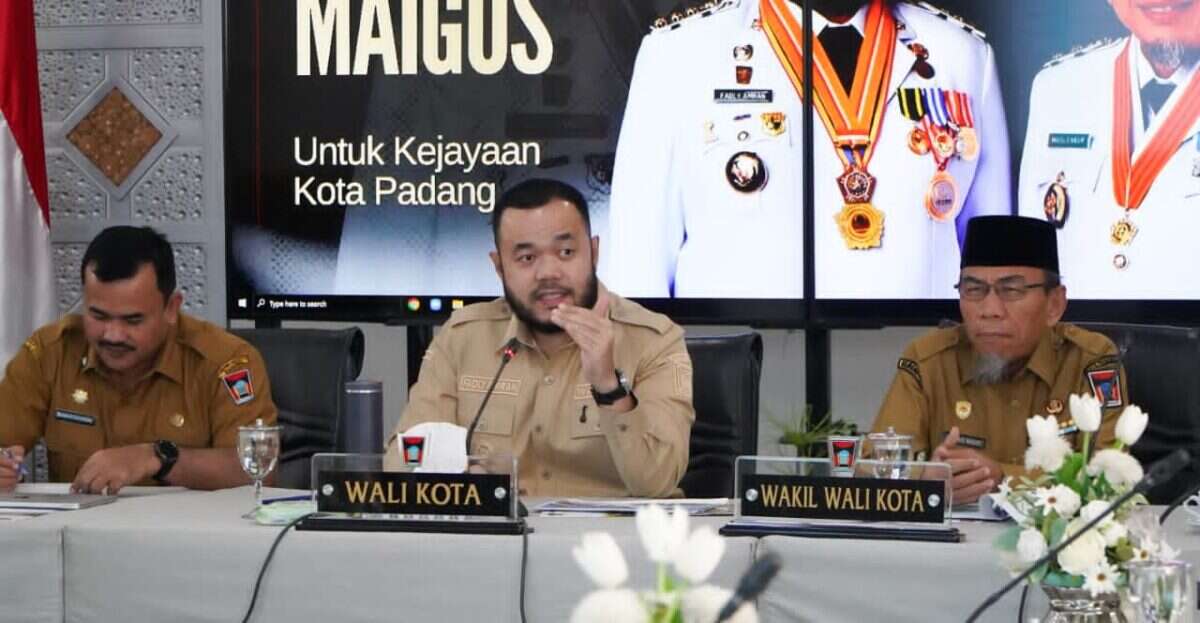 Rapat Koordinasi dan Sinkronisasi Perubahan Peraturan Daerah (Perda) Kota Padang Nomor 1 Tahun 2024 tentang Pajak Daerah dan Retribusi Daerah, yang digelar di Gedung Putih Rumah Dinas Wali Kota Padang, Senin (22/6/2026). Foto : Istimewa