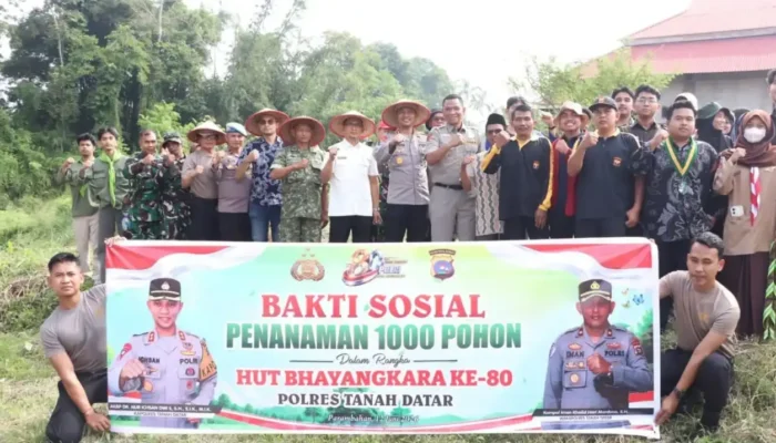 Polres Tanah Datar Tanam Seribu Pohon Mitigasi Bencana Alam