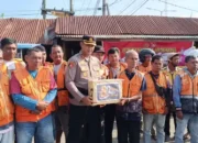 Polres Dharmasraya Salurkan Paket Sembako bagi Komunitas Ojek