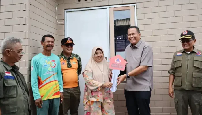 BNPB Serahkan Kunci Huntap Mandiri Berteknologi Tahan Gempa di Pariaman
