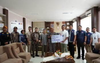 Tingkatkan Kesejahteraan Masyarakat, KAI Divre II Sumbar Salurkan Dana TJSL
