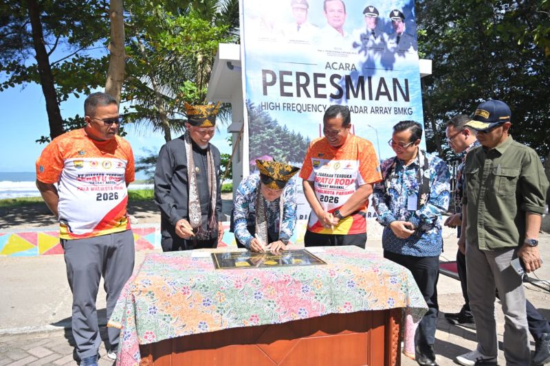 gubernur-mahyeldi-resmikan-hf-radar-bmkg-di-pariaman,-perkuat-mitigasi-bencana-pesisir
