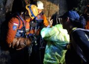 update-kelok-sembilan:-dua-warga-bukittinggi-selamat-setelah-mobil-masuk-jurang,-operasi-sar-resmi-ditutup