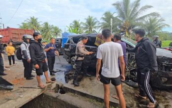 Tabrakan Beruntun di Sicincin, Sopir Travel Tewas Terjepit Usai Gagal Mendahului