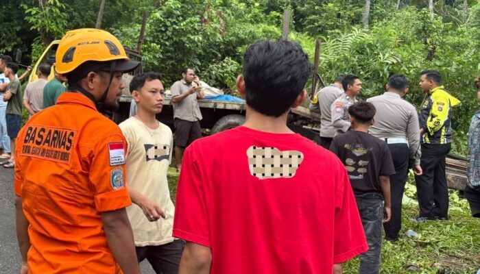 Tim SAR Evakuasi Kernet Truk yang Tewas Terjepit di Padang Pariaman