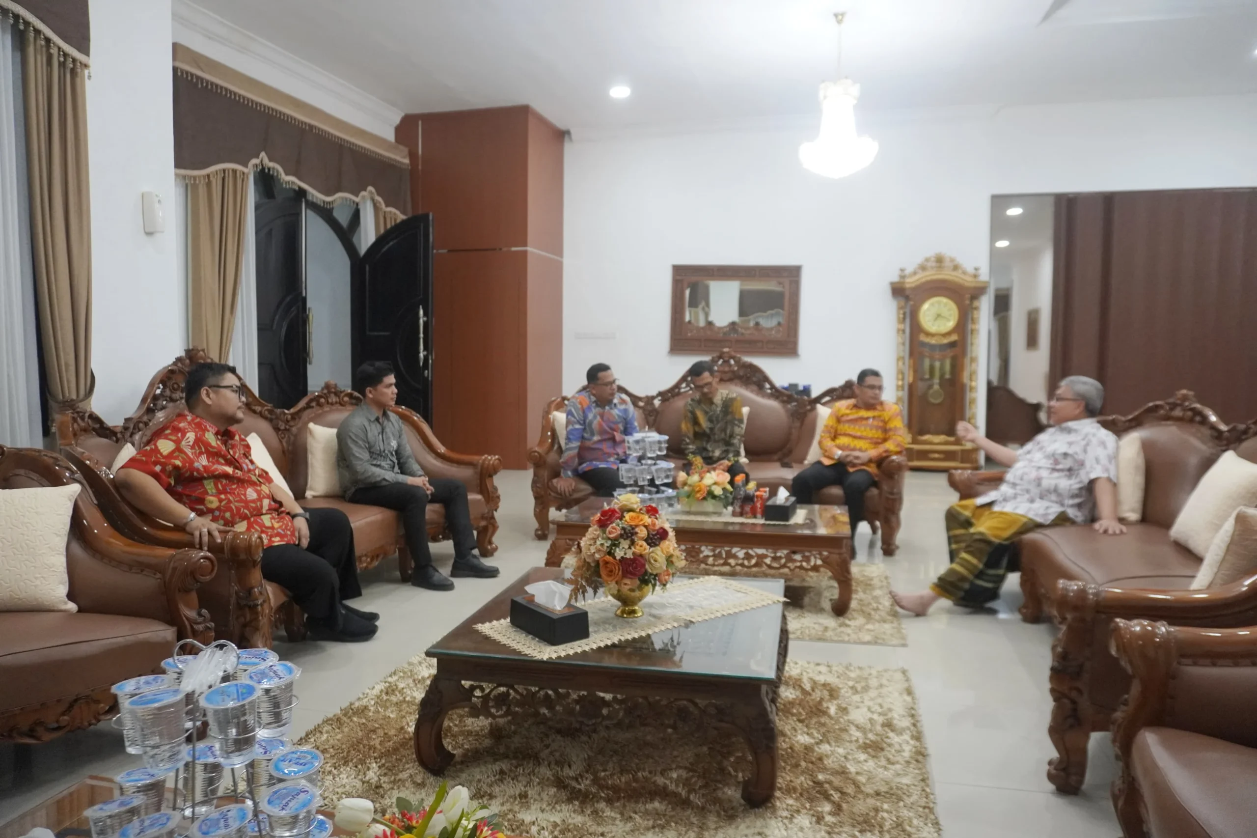 ketua-dprd-sumbar-bahas-regulasi-penyiaran-lokal-bersama-kpid,-fokus-pada-penguatan-literasi-media