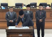 DPRD Kabupaten Agam menyetujui Rancangan Peraturan Daerah (Ranperda) tentang Pertanggungjawaban Pelaksanaan APBD Kabupaten Agam Tahun Anggaran 2025 dalam Rapat Paripurna yang digelar di Aula Utama Gedung DPRD Agam, Rabu (1/7).