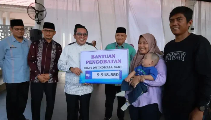 Jamin Akses Kesehatan, Pemkab Tanah Datar Salurkan Bantuan Dana Pengobatan
