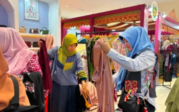 Produk UMKM Padang Panjang Diserbu Pengunjung di Pameran HUT Dekranas Makassar