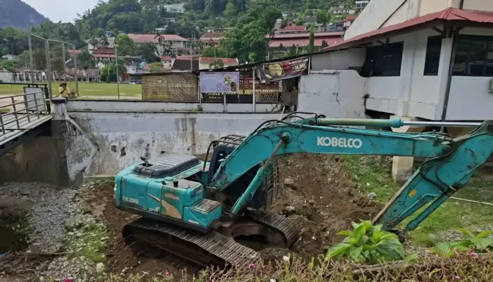 Jaga Keasrian Kota Tua, Pemko Sawahlunto Bersihkan Sedimen Batang Lunto