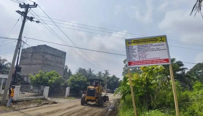 Tingkatkan Mobilitas Ekonomi, Dinas PUPR Dharmasraya Rehabilitasi Ruas Jalan Sitiung
