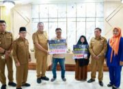 Pemko Pariaman Salurkan Bantuan Modal Usaha bagi 57 Korban Bencana Hidrometeorologi