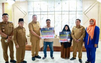 Pemko Pariaman Salurkan Bantuan Modal Usaha bagi 57 Korban Bencana Hidrometeorologi