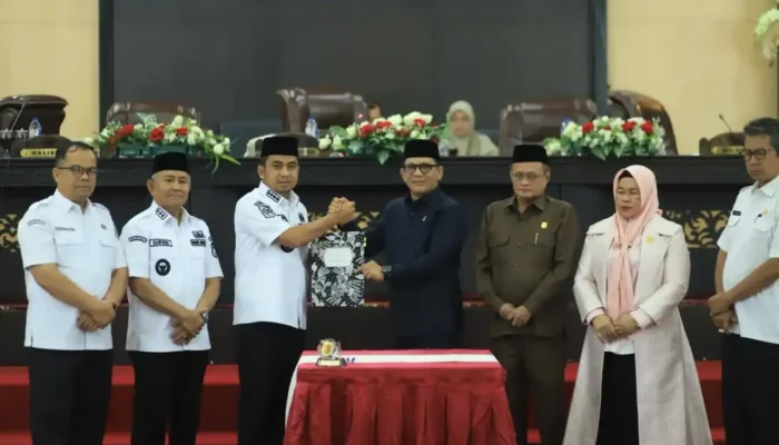DPRD dan Pemko Solok Sahkan Ranperda Pertanggungjawaban APBD 2025