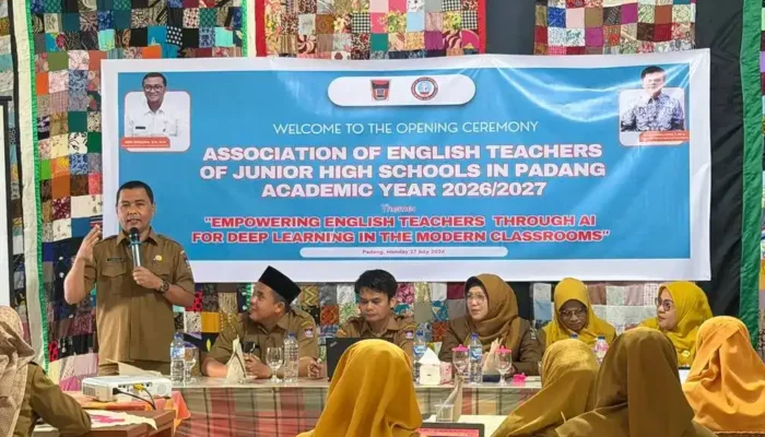 Disdikbud Padang Dorong Guru Bahasa Inggris Integrasikan Teknologi AI dalam Pembelajaran