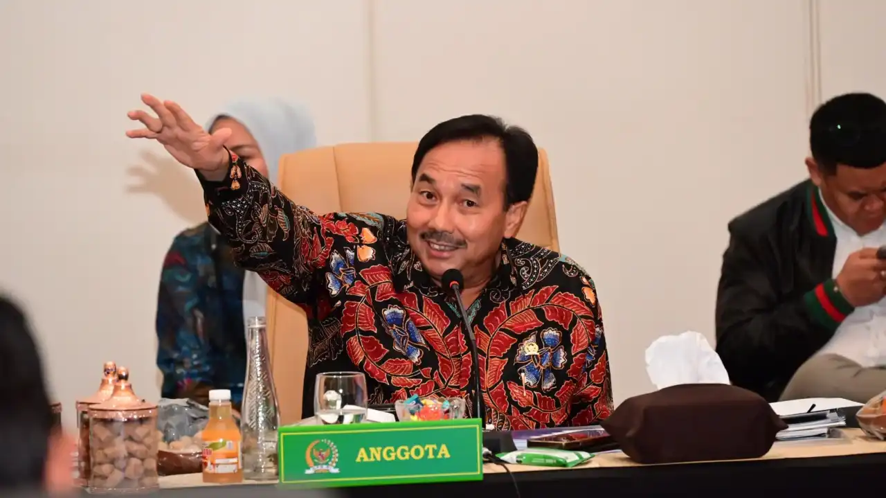 Anggota Komisi III DPR RI Benny Utama saat rapat kunjungan kerja reses Komisi III DPR RI di Kota Ternate, Maluku Utara, Kamis (23/7/2026). Foto: Riska/Karisma