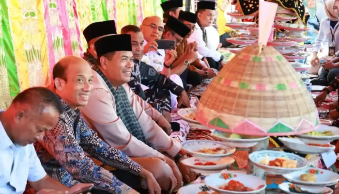 Pererat Kebersamaan Warga, Pemko Pariaman Gelar Tradisi Makan Bajamb