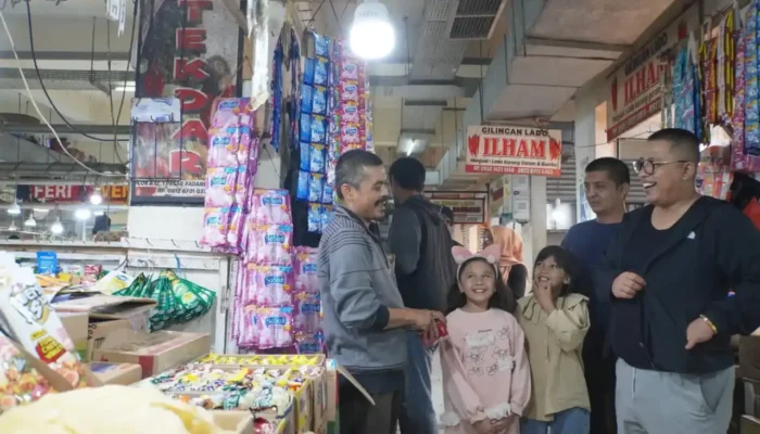 Tingkatkan Kenyamanan Pengunjung, Wali Kota Padang Panjang Ajak Pedagang Jaga Kebersihan