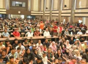 Warga Padang Padati Kantor Gubernur Sumbar untuk Nobar Perempat Final Piala Dunia