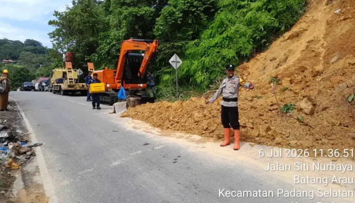 Akses Jalan Gunung Padang Kembali Normal Usai Pembersihan Material Longsor