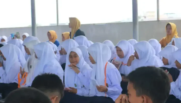 SMPN 2 Padang Sambut Siswa Baru Melalui MPLS Bertema Ramah