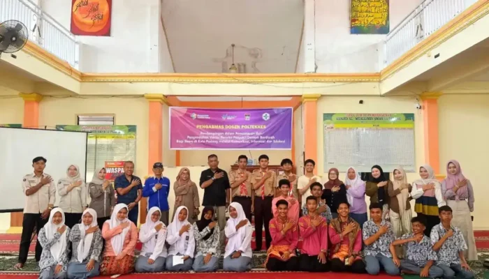 Tekan Angka DBD, Tim Dosen Latih Siswa SMA Negeri 15 Padang