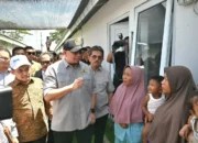 Wakil Ketua Komisi VI DPR RI Andre Rosiade memimpin kunjungan kerja ke Kabupaten Aceh Tamiang, untuk melihat dari dekat Huntara dan warga penghuninya pada Rabu (22/7/2026). Foto: Husein/Karisma/DPR