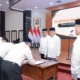 Menteri Ketenagakerjaan Yassierli melantik dan mengambil sumpah jabatan Pejabat Tinggi Madya, Direktu r Politeknik Ketenagakerjaan, serta Pejabat Administrator dan Pengawas di lingkungan Kementerian Ketenagakerjaan, di Jakarta, Rabu (1/7/2026). Foto : Istimewa