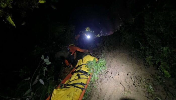 Tim SAR Evakuasi Dramatis Korban Kecelakaan Maut di Sitinjau Lauik