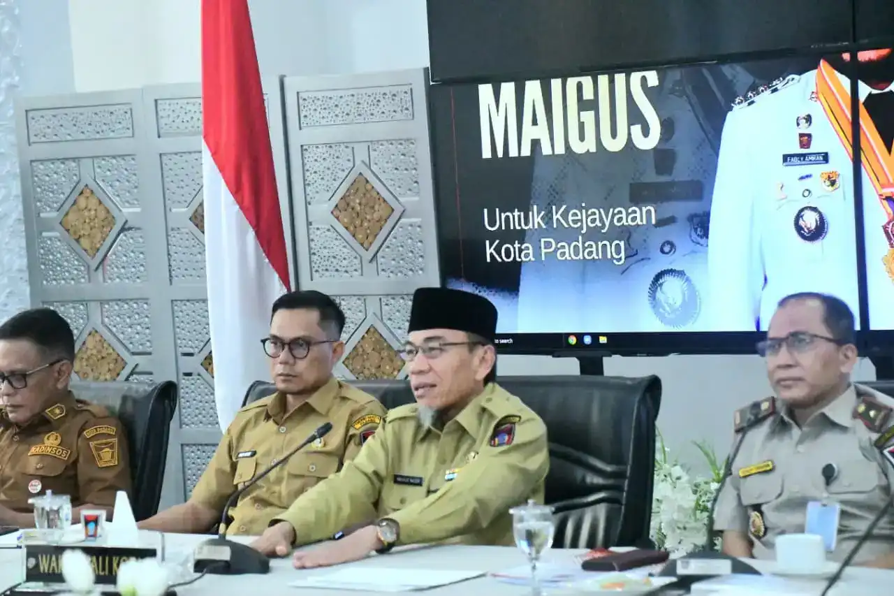 Rapat Evaluasi Bantuan Stimulan Rumah Rusak Pascabencana Hidrometeorologi bersama BNPB diikuti Wakil Wali Kota Padang, Maigus Nasir, secara virtual di Gedung Putih Kediaman Resmi Wali Kota Padang, Senin (6/7/2026). Foto : Istimewa