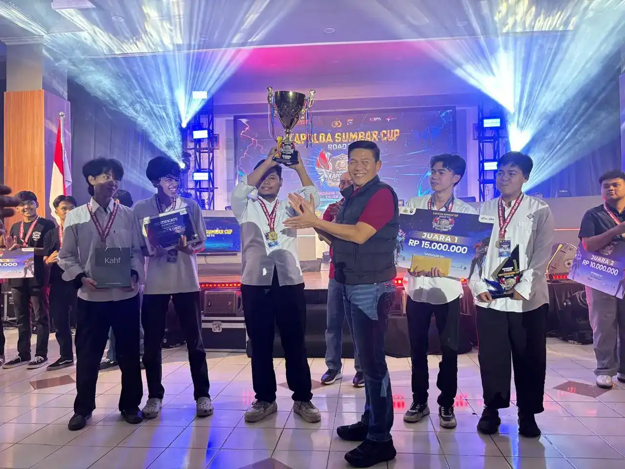 Kapolda Sumbar Cup Road to Kapolri Cup usai menundukkan KK CLAN dari Polres Pesisir Selatan dengan skor meyakinkan 3-0 pada partai final yang berlangsung di Youth Center Padang, Rabu (15/7/2026).