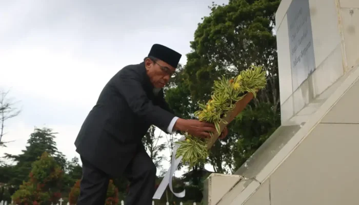 Pemko Padang Gelar Ziarah Makam Pahlawan Nasional Bagindo Aziz Chan