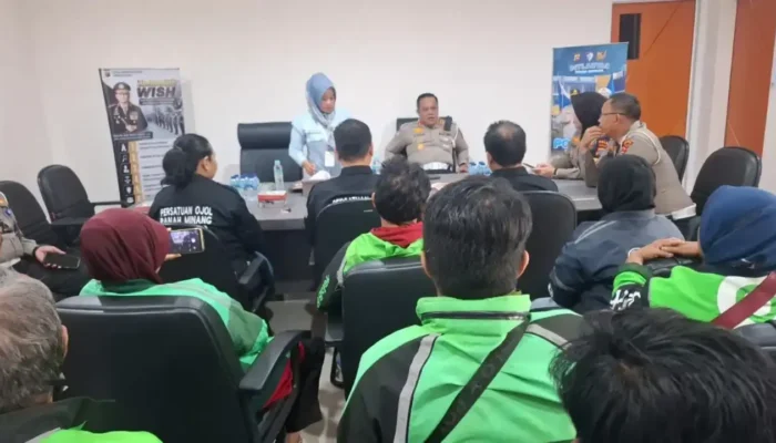 Ditlantas Polda Sumbar Ajak Komunitas Ojol Tingkatkan Keselamatan Berlalu Lintas