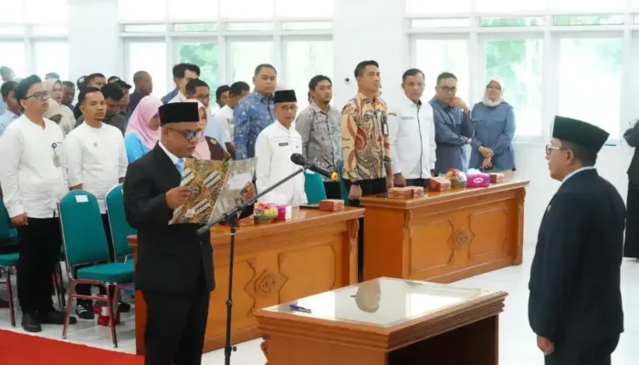 Bupati Tanah Datar Lantik Inoki Ulma Tiara Direktur Perumda Tirta Alami