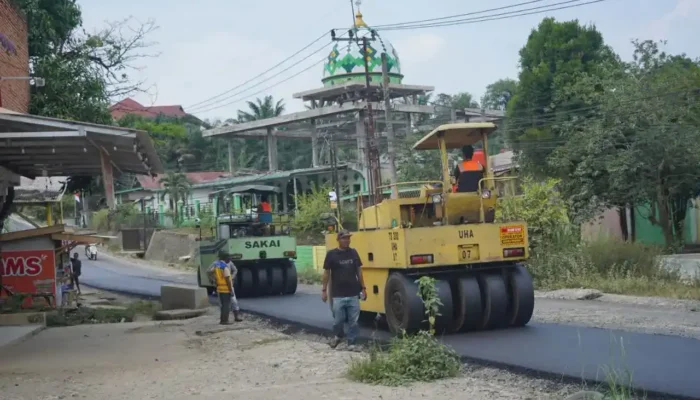 Pemkab Dharmasraya Mulai Pengaspalan Jalan Penghubung Sungai Rumbai Timur-Blok D Sitiung II