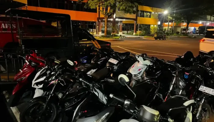 Polresta Padang Sita 18 Sepeda Motor Berknalpot Brong saat Patroli