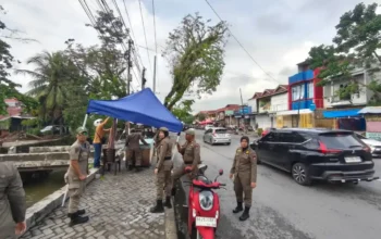 Tegakkan Perda, Satpol PP Padang Bongkar Lapak PKL di Kawasan Alai