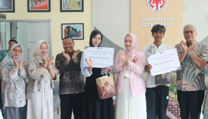 Dorong Kemandirian Ekonomi, Dekranasda Padang Resmi Tutup Pelatihan Membatik 2026