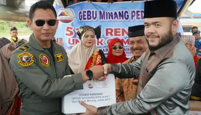 Wali Kota Padang Lepas Pengiriman Bantuan Rendang untuk Korban Gempa NTT