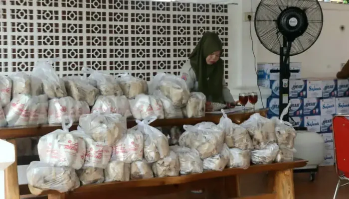 Pemko Padang Salurkan Ribuan Paket Makanan bagi Warga Terdampak Banjir