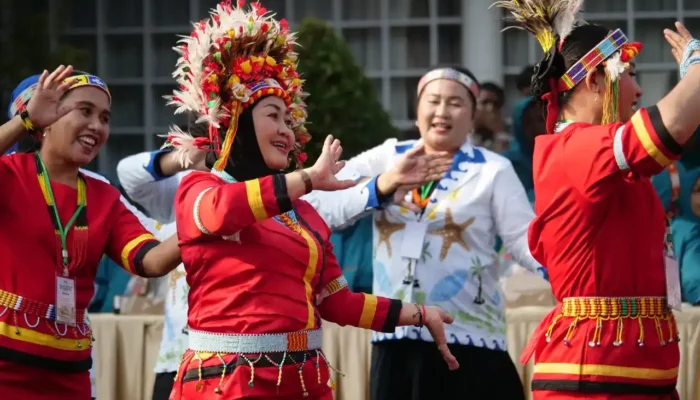 Usung Budaya Minangkabau, TP-PKK Kota Padang Meriahkan Defile Jambore PKK 2026