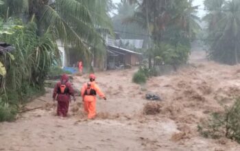 Pemko Padang Kerahkan Tim Gabungan Evakuasi Warga Terdampak Banjir Bandang