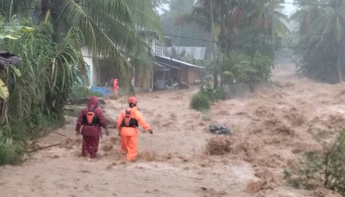 Pemko Padang Kerahkan Tim Gabungan Evakuasi Warga Terdampak Banjir Bandang