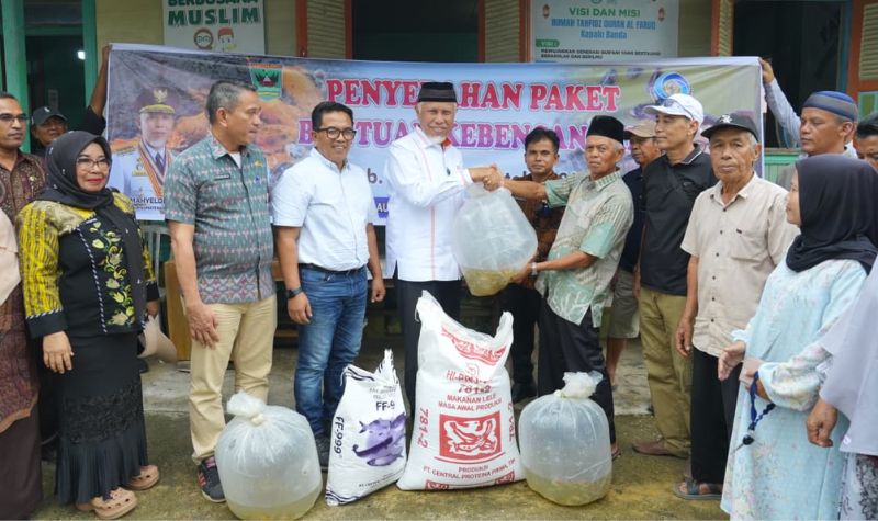 pemprov-sumbar-salurkan-52-ribu-bibit-ikan-untuk-pembudi-daya-terdampak-bencana