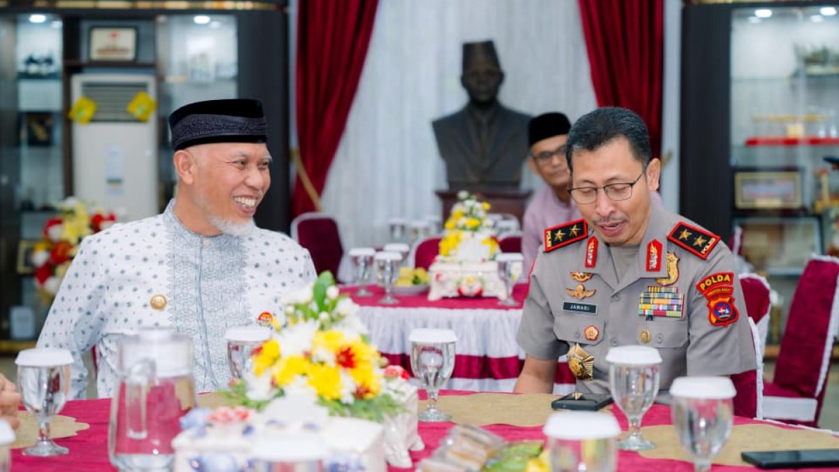 Gubernur Sumatera Barat Mahyeldi dan Kapolda Sumbar Irjen Pol Jawari bersilaturahmi memperkuat sinergi keamanan daerah.