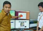 Wakil Gubernur Sumbar Vasko Ruseimy meninjau Stasiun Meteorologi Minangkabau terkait penanganan kabut asap.