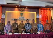 Sekda Kota Padang Raju Minropa memaparkan strategi keterbukaan informasi publik dalam evaluasi tingkat Sumatera Barat.