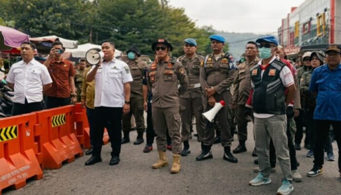 Tertibkan Kawasan Pasar Raya, Pemko Padang Pindahkan Ratusan PKL