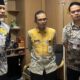 Gubernur Sumbar Mahyeldi menjenguk Ketua MUI Sumbar Zulkarnaini yang dirawat di RS Medika Cilegon pasca kebakaran KMP Batuman