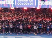 Pramono Anung memberikan arahan kepada peserta Jakarta Running Festival terkait pentingnya mematuhi aturan cut-off time lomba